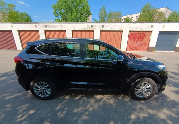 Hyundai Tucson cena 63000 przebieg: 192000, rok produkcji 2015 z Staszów małe 301